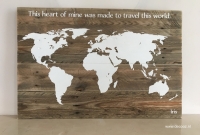Wereldkaart met tekst 'The world is a book ...'