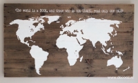 Wereldkaart met tekst 'The world is a book ...'
